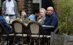 Amsterdam 24 mei 2018
Renee Soutendijk en haar man Thed Lensen met vrienden op terras