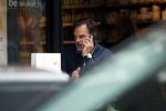 Amsterdam 22 mei 2018
Ronald de Boer drinkt drank bij de Vitaminstore.