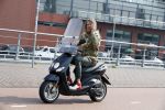 Amsterdam 29 mei 2018
Tygo Gernandt met sigaret op zijn scooter.