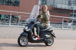 Amsterdam 29 mei 2018
Tygo Gernandt met sigaret op zijn scooter.