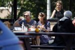 Amsterdam 20 mei 2018
Victor Reinier met zijn vriendin op terras.