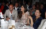 Utrecht 2 juni 2018
Gala van Wesley Sneijder in Hoptel v d Valk. Wesley kreeg een belangrijke onderscheiding van de gemeente Utrecht buit bhanden van Burgemeester Jan v Zanen. Yolanthe Sneijder Cabau v Kasbergen feliciteerde hem.