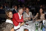 Utrecht 2 juni 2018
Gala van Wesley Sneijder in Hoptel v d Valk. Wesley kreeg een belangrijke onderscheiding van de gemeente Utrecht buit bhanden van Burgemeester Jan v Zanen. Yolanthe Sneijder Cabau v Kasbergen feliciteerde hem. Marcel Boekhoorn en Rebecca Cabau