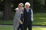 Haarzuilens 6 juni 2018
Opening expositie in kasteel de haar met oa Rene Mioch Annewil Blankers Renee Soutendijk en Willeke v Ammelrooij. Willibrord Frequin met vriendin