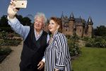 Haarzuilens 6 juni 2018
Opening expositie in kasteel de haar met oa Rene Mioch Annewil Blankers Renee Soutendijk en Willeke v Ammelrooij. Willibrord Frequin met vriendin