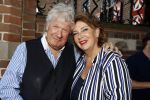 Haarzuilens 6 juni 2018
Opening expositie in kasteel de haar met oa Rene Mioch Annewil Blankers Renee Soutendijk en Willeke v Ammelrooij. Willibrord Frequin met vriendin