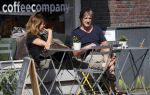 Amsterdam 23 mei 2018
Wim Kieft met vriendin op terras bij de coffeecompany.