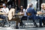 Amsterdam 23 mei 2019
Amanda Balk met haar (ex) man op terras in Amsterdam zuid.