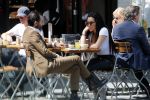 Amsterdam 23 mei 2019
Amanda Balk met haar (ex) man op terras in Amsterdam zuid.