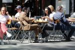 Amsterdam 23 mei 2019
Amanda Balk met haar (ex) man op terras in Amsterdam zuid.