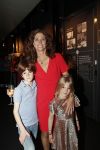 Amsterdam 29 mei 2019
10 jaar magazine Helden geporesnteerd bij Gassan Diamonds.
Frits en Barbara Barend praten met inge de Bruijn Ronald Koeman en Giovanni Bronkhorst. Barbara was er met partner en hun kinderen