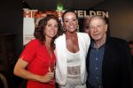 Amsterdam 29 mei 2019
10 jaar magazine Helden geporesnteerd bij Gassan Diamonds.
Frits en Barbara Barend praten met inge de Bruijn Ronald Koeman en Giovanni Bronkhorst. Barbara was er met partner en hun kinderen
