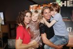 Amsterdam 29 mei 2019
10 jaar magazine Helden geporesnteerd bij Gassan Diamonds.
Frits en Barbara Barend praten met inge de Bruijn Ronald Koeman en Giovanni Bronkhorst. Barbara was er met partner en hun kinderen