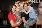Amsterdam 29 mei 2019
10 jaar magazine Helden geporesnteerd bij Gassan Diamonds.
Frits en Barbara Barend praten met inge de Bruijn Ronald Koeman en Giovanni Bronkhorst. Barbara was er met partner en hun kinderen
