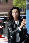 Amsterdam 28 mei 2019
Birgit Schuurman arriveert op een jetski bij cafe de waterkant om daar een gids van Liptonice uit te reiken aan eigenaar van de waterkant.