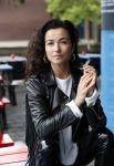 Amsterdam 28 mei 2019
Birgit Schuurman arriveert op een jetski bij cafe de waterkant om daar een gids van Liptonice uit te reiken aan eigenaar van de waterkant.