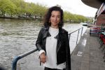Amsterdam 28 mei 2019
Birgit Schuurman arriveert op een jetski bij cafe de waterkant om daar een gids van Liptonice uit te reiken aan eigenaar van de waterkant.