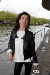 Amsterdam 28 mei 2019
Birgit Schuurman arriveert op een jetski bij cafe de waterkant om daar een gids van Liptonice uit te reiken aan eigenaar van de waterkant.