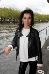 Amsterdam 28 mei 2019
Birgit Schuurman arriveert op een jetski bij cafe de waterkant om daar een gids van Liptonice uit te reiken aan eigenaar van de waterkant.