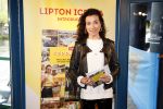 Amsterdam 28 mei 2019
Birgit Schuurman arriveert op een jetski bij cafe de waterkant om daar een gids van Liptonice uit te reiken aan eigenaar van de waterkant.