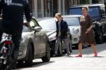 Amsterdam 23 mei 2019
Bridget Maassland haalt met haar mini cooper Cabrio zoon Mees op.
