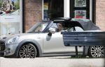 Amsterdam 23 mei 2019
Bridget Maassland haalt met haar mini cooper Cabrio zoon Mees op.
