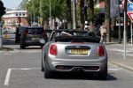 Amsterdam 23 mei 2019
Bridget Maassland haalt met haar mini cooper Cabrio zoon Mees op.