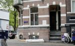 Amsterdam 28 mei 2019
Bij Bridget Maasland voor haar huis liggen een matras en hout voor de deur.