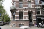 Amsterdam 28 mei 2019
Bij Bridget Maasland voor haar huis liggen een matras en hout voor de deur.