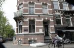 Amsterdam 28 mei 2019
Bij Bridget Maasland voor haar huis liggen een matras en hout voor de deur.