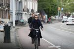 Amsterdam 25 mei 2019
Connie Palmen op de fiets in Amsterdam.