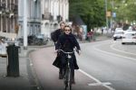 Amsterdam 25 mei 2019
Connie Palmen op de fiets in Amsterdam.