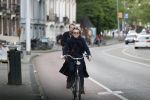 Amsterdam 25 mei 2019
Connie Palmen op de fiets in Amsterdam.