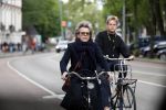 Amsterdam 25 mei 2019
Connie Palmen op de fiets in Amsterdam.