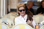 Amsterdam 29 mei 2019
Connie Witteman met hondje op terras.