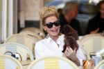 Amsterdam 29 mei 2019
Connie Witteman met hondje op terras.