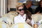 Amsterdam 29 mei 2019
Connie Witteman met hondje op terras.