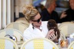 Amsterdam 29 mei 2019
Connie Witteman met hondje op terras.