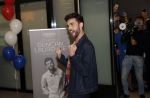 Schiphol  19 mei 2019
Vele fans wachten Duncan Laurence op nadat hij op schiphol is geland . De avond ervoor heeft hij het songfestival gewonnen in israel