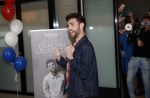 Schiphol  19 mei 2019
Vele fans wachten Duncan Laurence op nadat hij op schiphol is geland . De avond ervoor heeft hij het songfestival gewonnen in israel