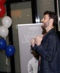 Schiphol  19 mei 2019
Vele fans wachten Duncan Laurence op nadat hij op schiphol is geland . De avond ervoor heeft hij het songfestival gewonnen in israel