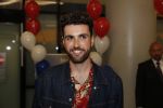 Schiphol  19 mei 2019
Vele fans wachten Duncan Laurence op nadat hij op schiphol is geland . De avond ervoor heeft hij het songfestival gewonnen in israel