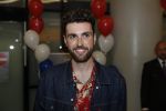 Schiphol  19 mei 2019
Vele fans wachten Duncan Laurence op nadat hij op schiphol is geland . De avond ervoor heeft hij het songfestival gewonnen in israel