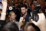 Schiphol  19 mei 2019
Vele fans wachten Duncan Laurence op nadat hij op schiphol is geland . De avond ervoor heeft hij het songfestival gewonnen in israel