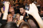 Schiphol  19 mei 2019
Vele fans wachten Duncan Laurence op nadat hij op schiphol is geland . De avond ervoor heeft hij het songfestival gewonnen in israel