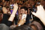 Schiphol  19 mei 2019
Vele fans wachten Duncan Laurence op nadat hij op schiphol is geland . De avond ervoor heeft hij het songfestival gewonnen in israel