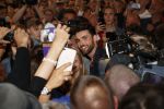 Schiphol  19 mei 2019
Vele fans wachten Duncan Laurence op nadat hij op schiphol is geland . De avond ervoor heeft hij het songfestival gewonnen in israel
