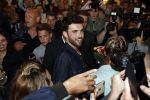 Schiphol  19 mei 2019
Vele fans wachten Duncan Laurence op nadat hij op schiphol is geland . De avond ervoor heeft hij het songfestival gewonnen in israel