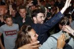 Schiphol  19 mei 2019
Vele fans wachten Duncan Laurence op nadat hij op schiphol is geland . De avond ervoor heeft hij het songfestival gewonnen in israel
