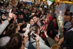 Schiphol  19 mei 2019
Vele fans wachten Duncan Laurence op nadat hij op schiphol is geland . De avond ervoor heeft hij het songfestival gewonnen in israel